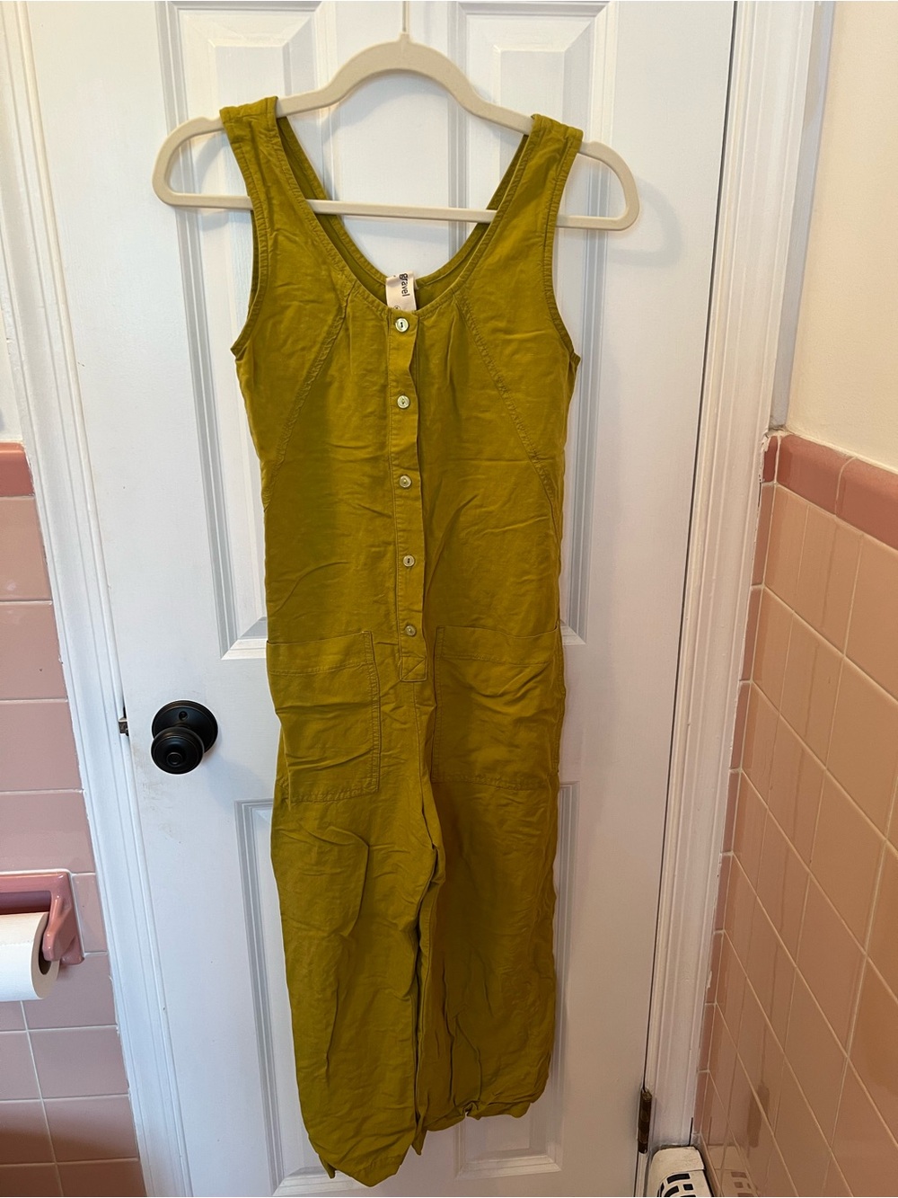 Eve Gravel Sleeveless Button-Front Jumpsuit in Olive